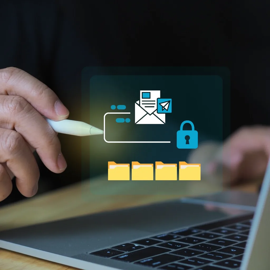 Persona che utilizza un software per la condivisione sicura delle password